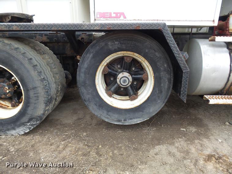 image for item DB6318 1987 Kenworth 510 semi truck