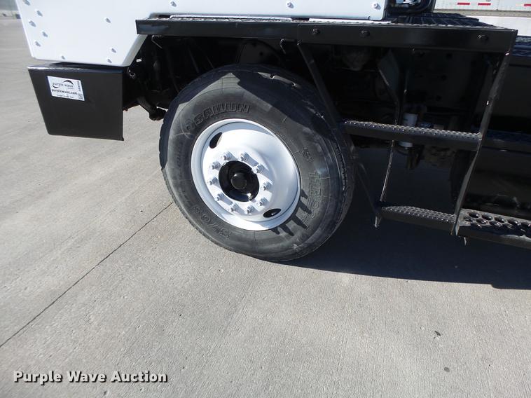 image for item DB9886 Kalmar Ottawa WT30 yard truck