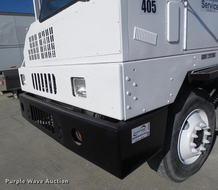 image for item DB9886 Kalmar Ottawa WT30 yard truck