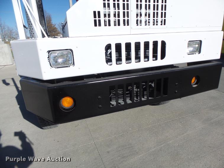 image for item DB9886 Kalmar Ottawa WT30 yard truck