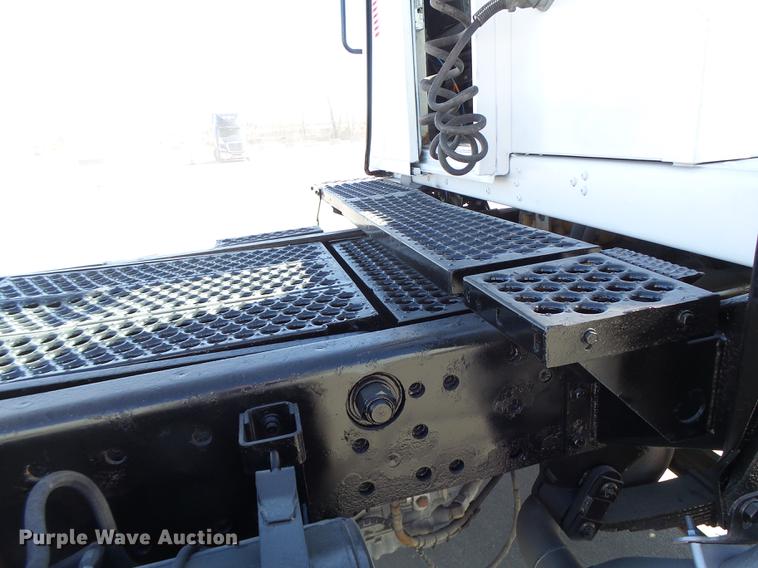 image for item DB9886 Kalmar Ottawa WT30 yard truck