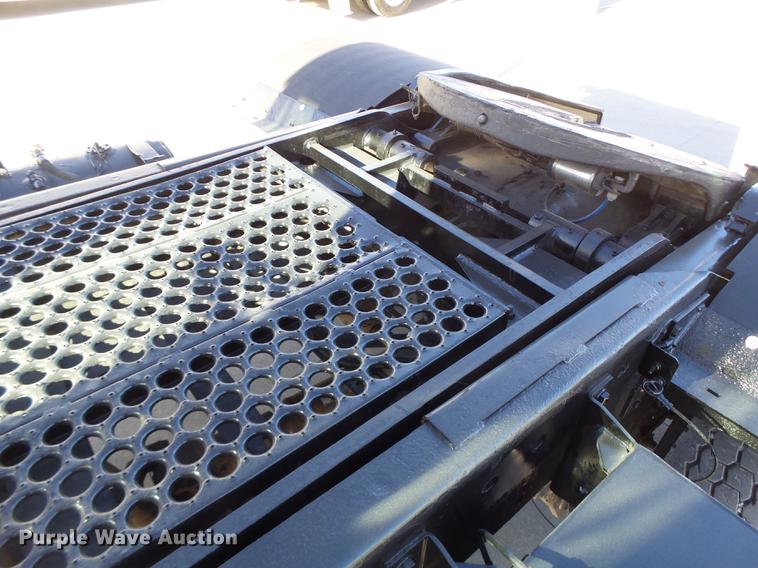 image for item DB9886 Kalmar Ottawa WT30 yard truck