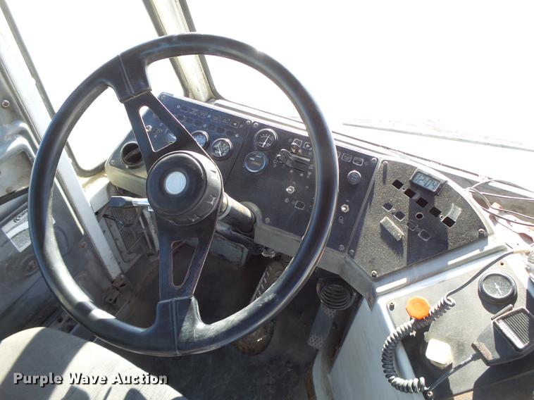 image for item DB9886 Kalmar Ottawa WT30 yard truck