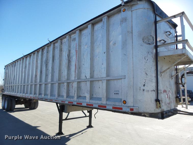image for item DB9887 1995 Summit walking floor trailer