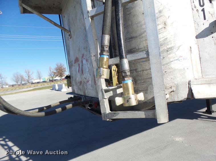 image for item DB9887 1995 Summit walking floor trailer