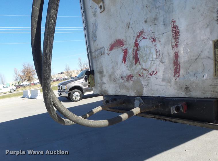 image for item DB9887 1995 Summit walking floor trailer