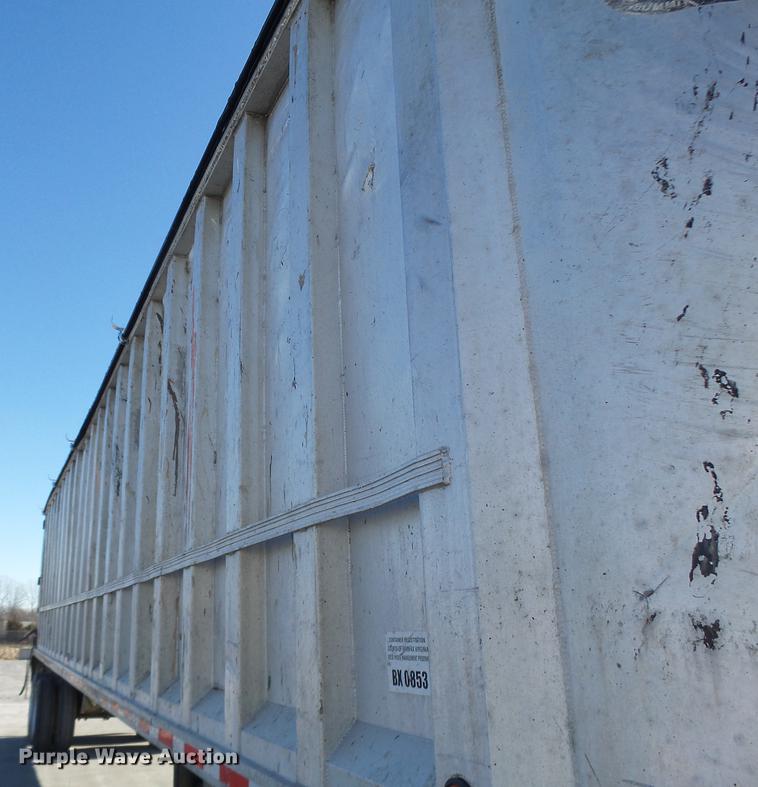 image for item DB9887 1995 Summit walking floor trailer