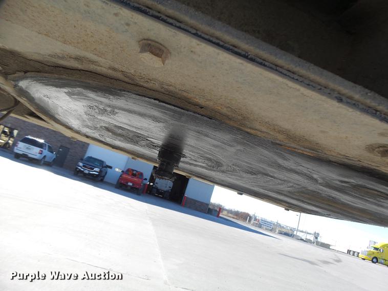 image for item DB9887 1995 Summit walking floor trailer