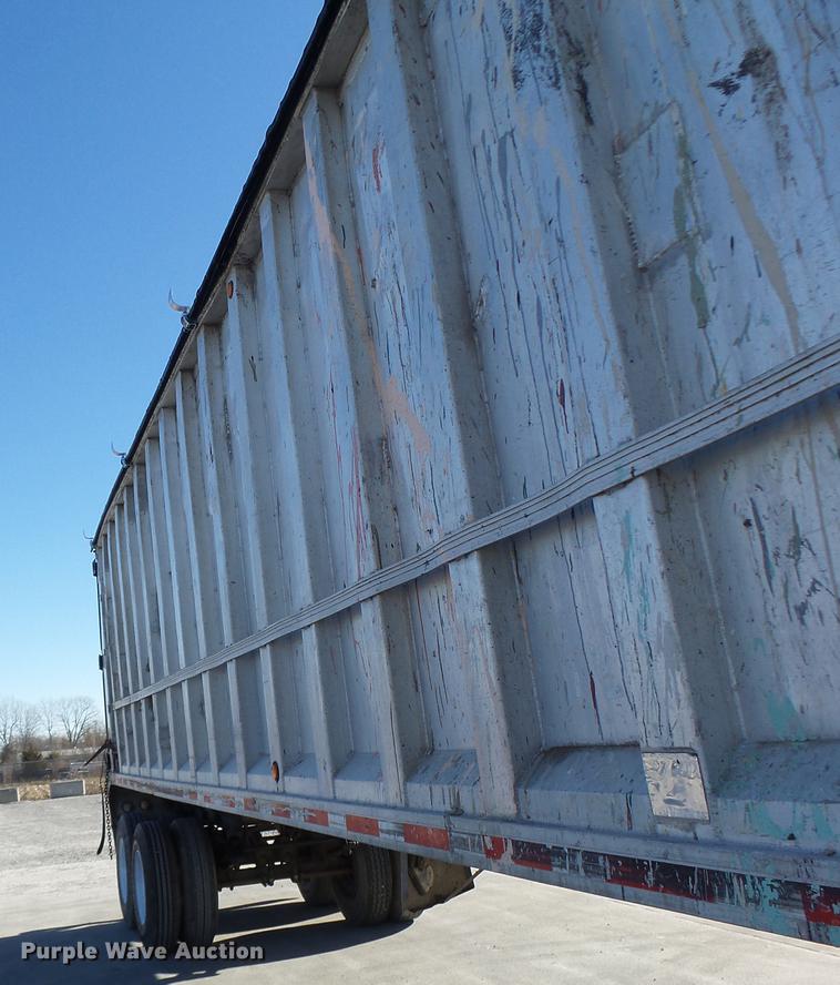 image for item DB9887 1995 Summit walking floor trailer