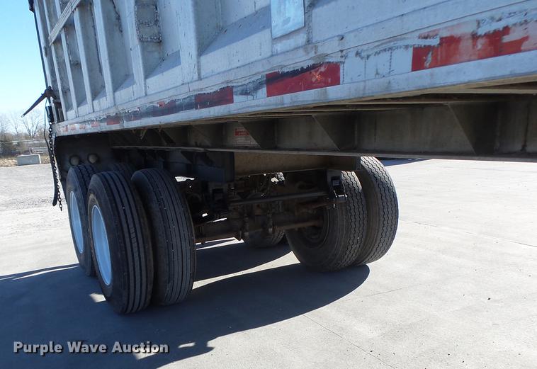 image for item DB9887 1995 Summit walking floor trailer