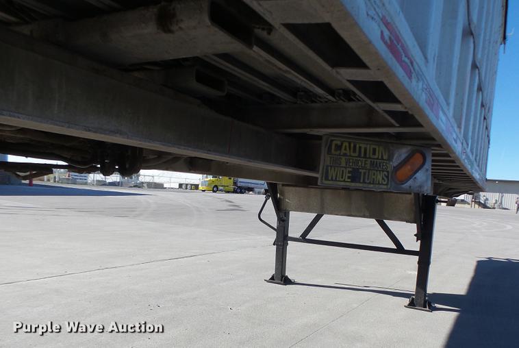 image for item DB9887 1995 Summit walking floor trailer