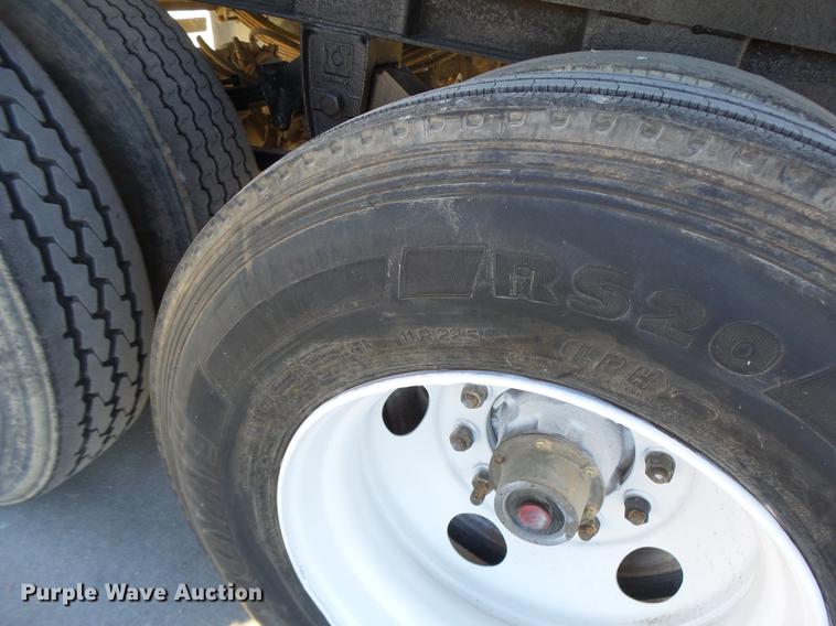 image for item DB9887 1995 Summit walking floor trailer