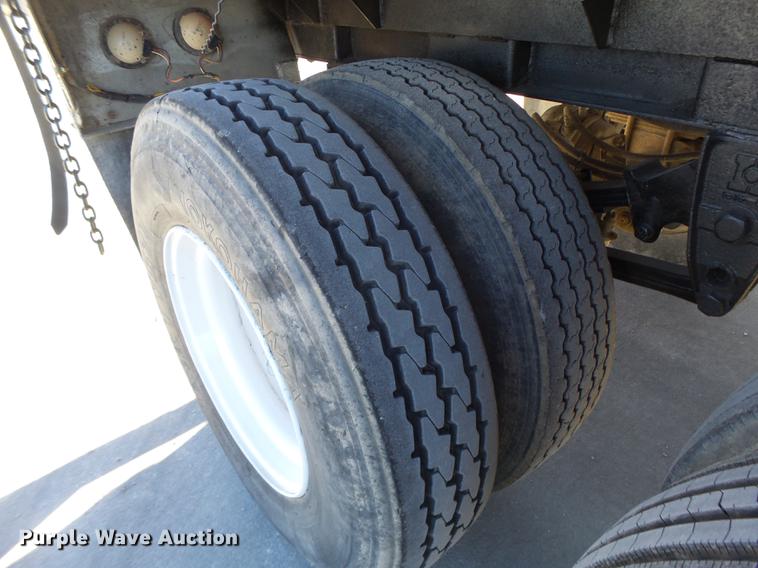 image for item DB9887 1995 Summit walking floor trailer