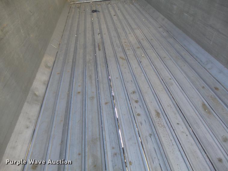 image for item DB9887 1995 Summit walking floor trailer