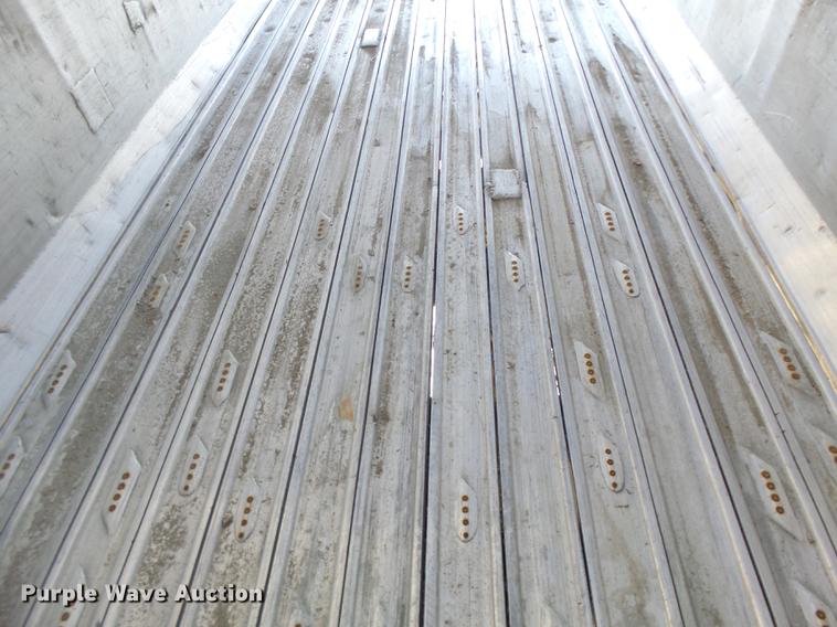 image for item DB9887 1995 Summit walking floor trailer