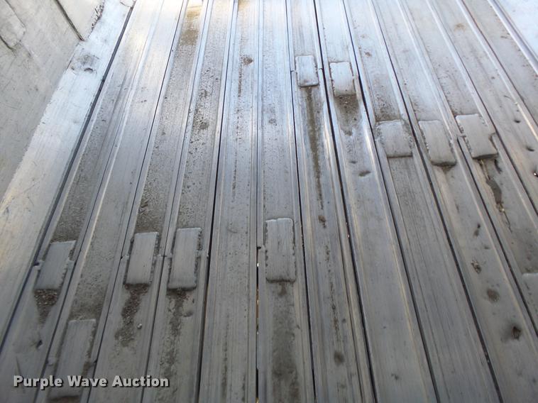 image for item DB9887 1995 Summit walking floor trailer