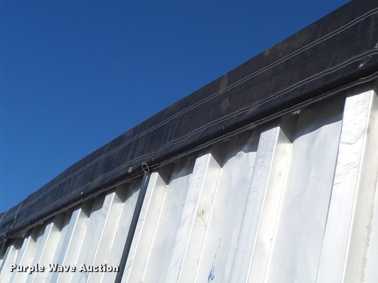 image for item DB9887 1995 Summit walking floor trailer