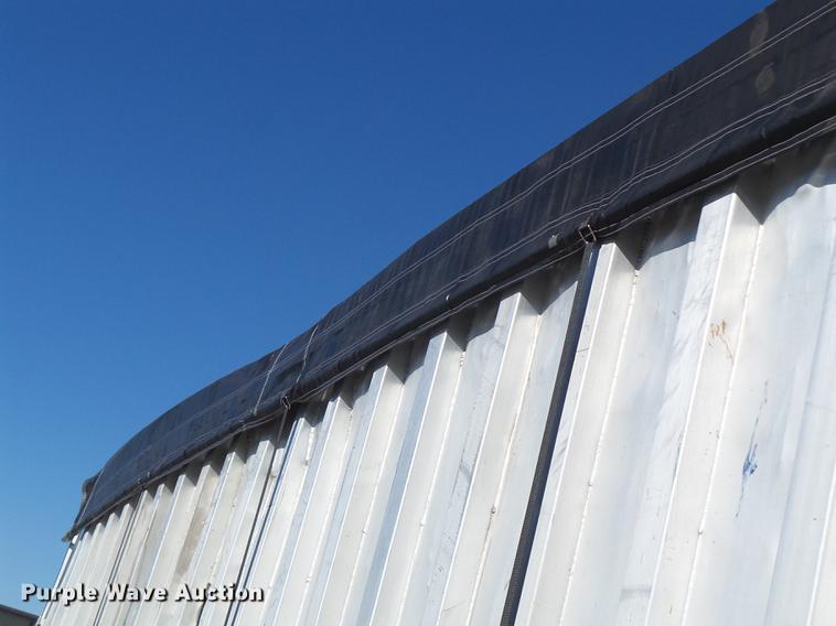 image for item DB9887 1995 Summit walking floor trailer