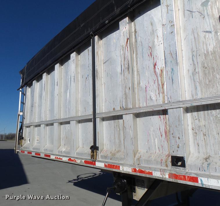 image for item DB9887 1995 Summit walking floor trailer