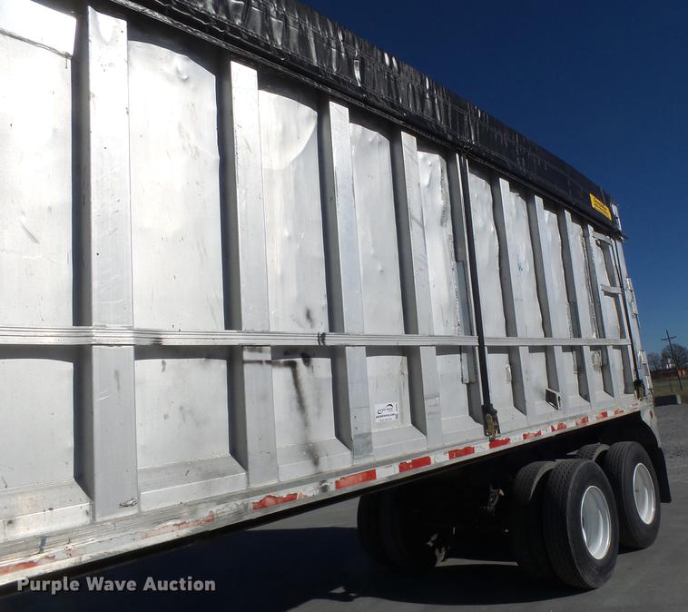 image for item DB9887 1995 Summit walking floor trailer