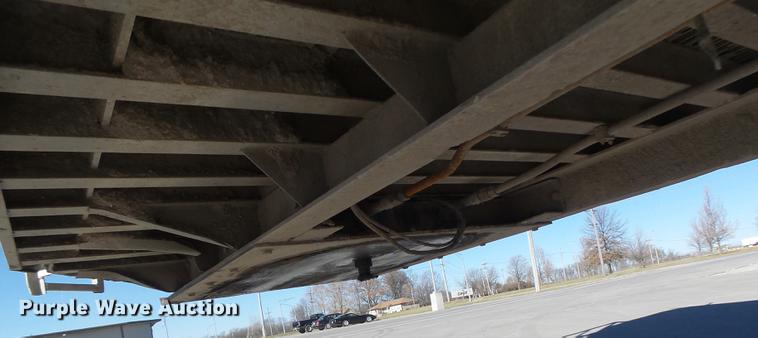 image for item DB9887 1995 Summit walking floor trailer