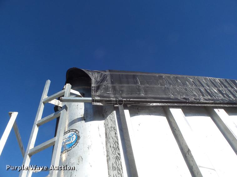 image for item DB9887 1995 Summit walking floor trailer