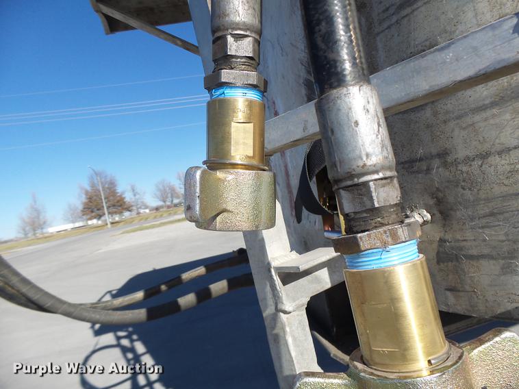 image for item DB9887 1995 Summit walking floor trailer