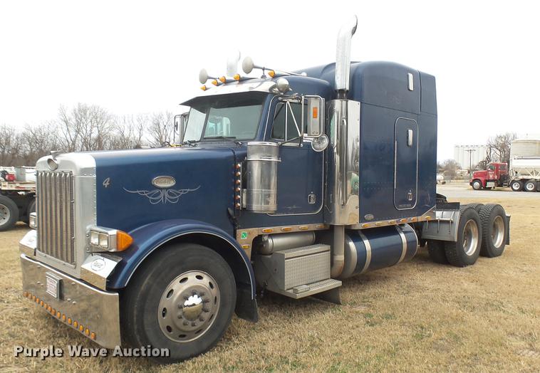 image for item DC1898 2000 Peterbilt 378 semi truck