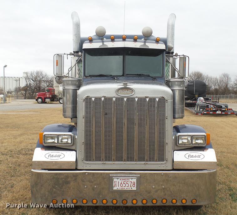 image for item DC1898 2000 Peterbilt 378 semi truck