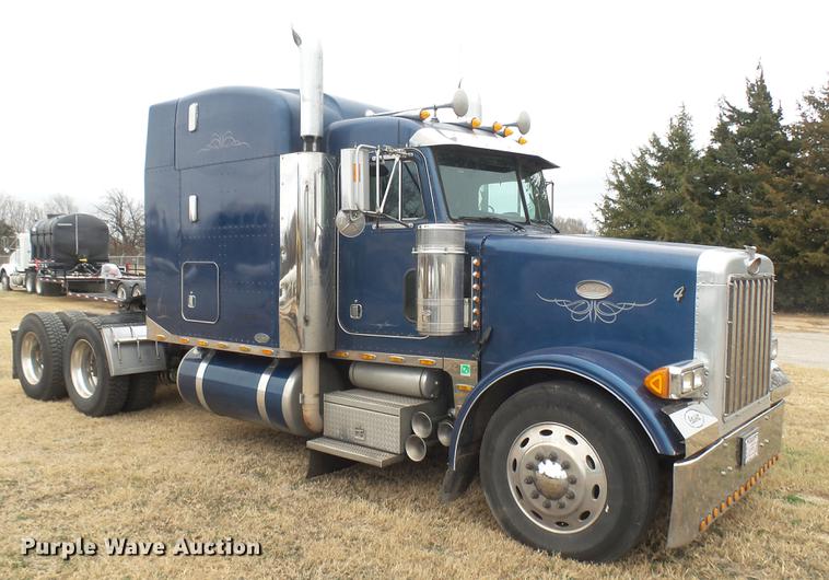 image for item DC1898 2000 Peterbilt 378 semi truck