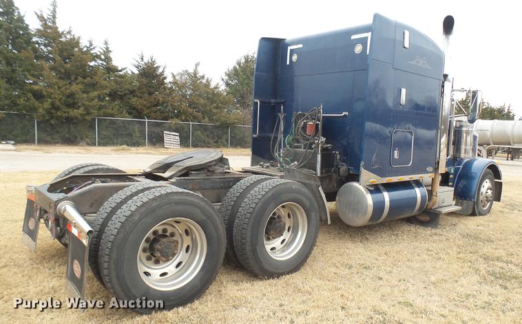 image for item DC1898 2000 Peterbilt 378 semi truck