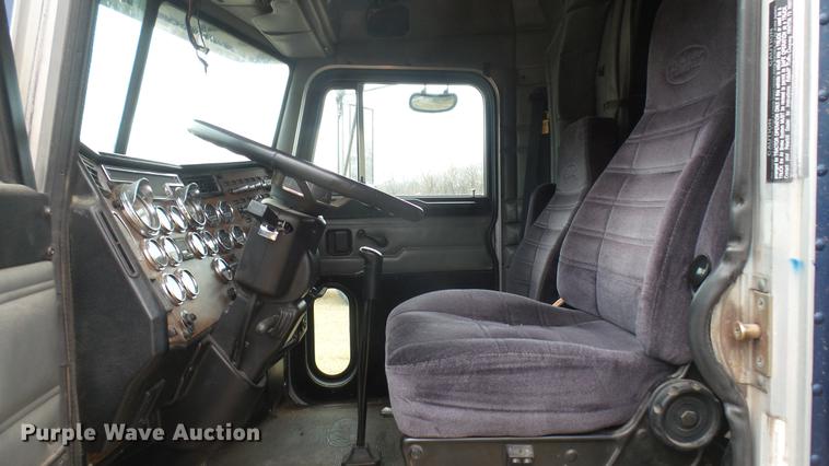 image for item DC1898 2000 Peterbilt 378 semi truck