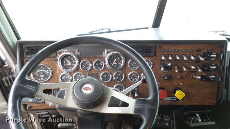 image for item DC1898 2000 Peterbilt 378 semi truck