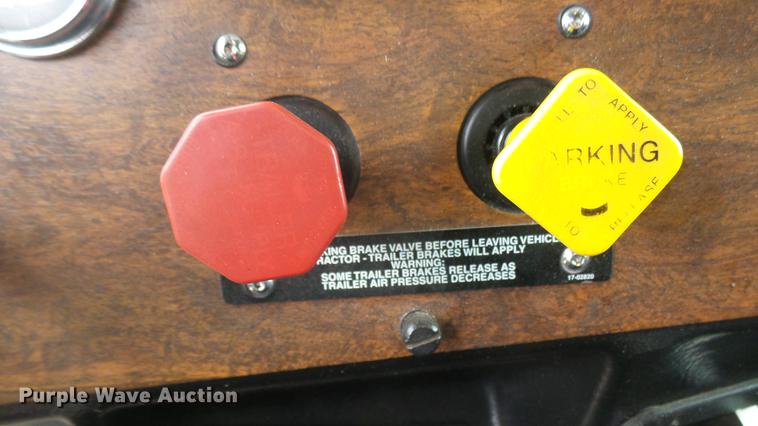 image for item DC1898 2000 Peterbilt 378 semi truck