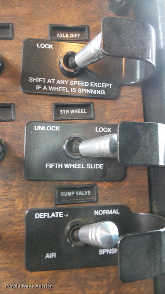 image for item DC1898 2000 Peterbilt 378 semi truck