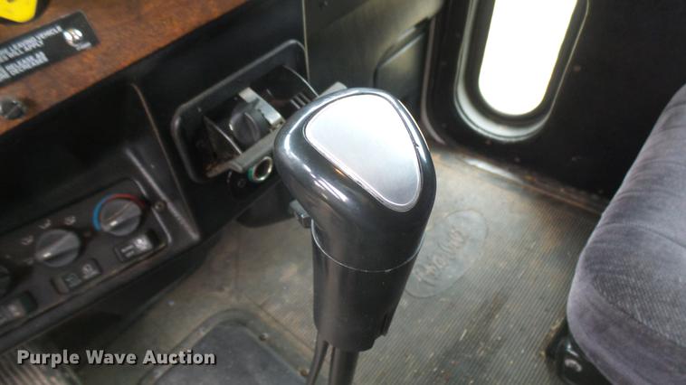 image for item DC1898 2000 Peterbilt 378 semi truck