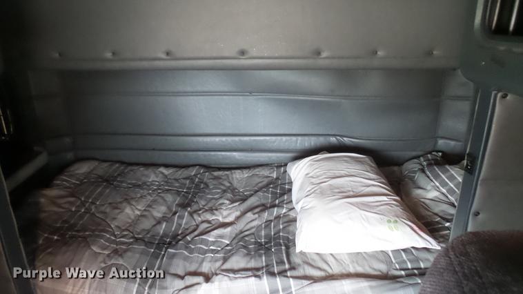 image for item DC1898 2000 Peterbilt 378 semi truck