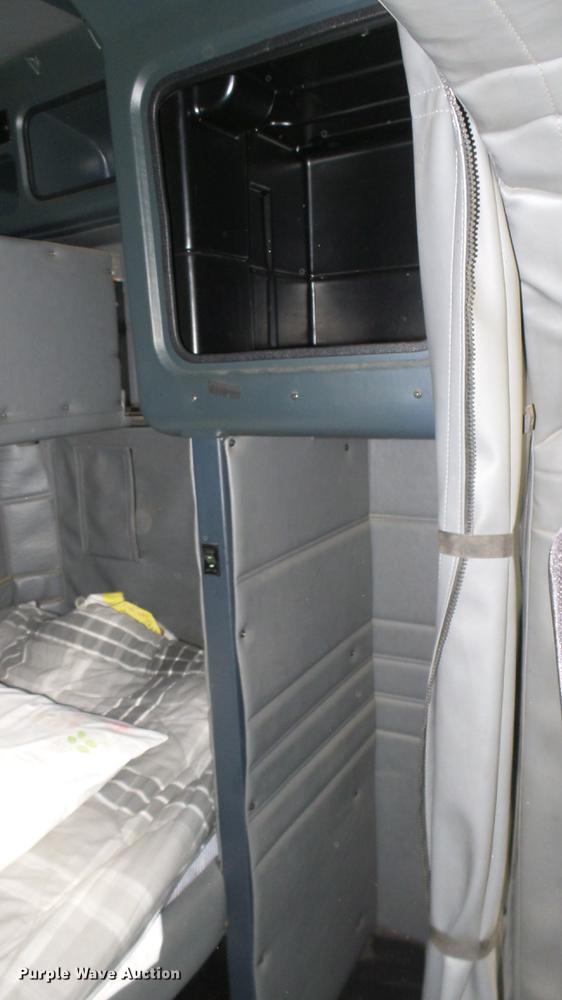 image for item DC1898 2000 Peterbilt 378 semi truck