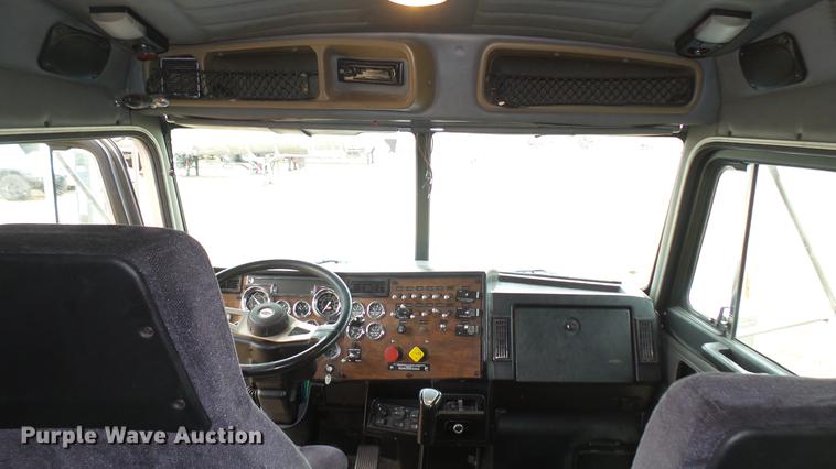 image for item DC1898 2000 Peterbilt 378 semi truck