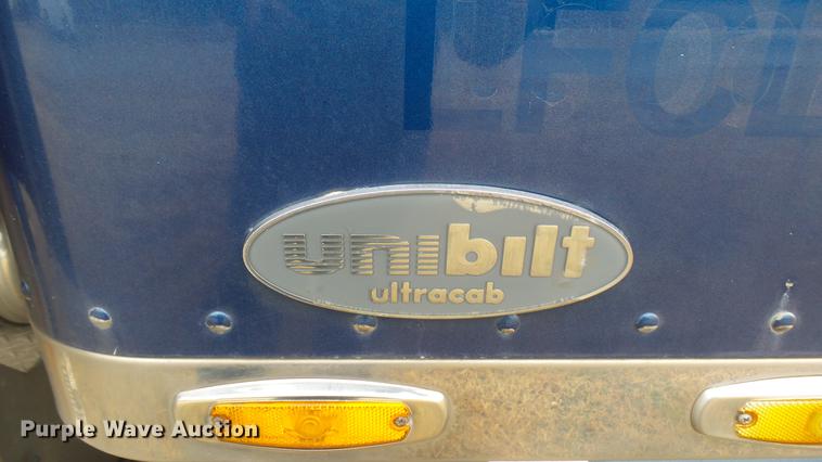 image for item DC1898 2000 Peterbilt 378 semi truck