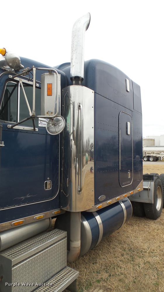 image for item DC1898 2000 Peterbilt 378 semi truck