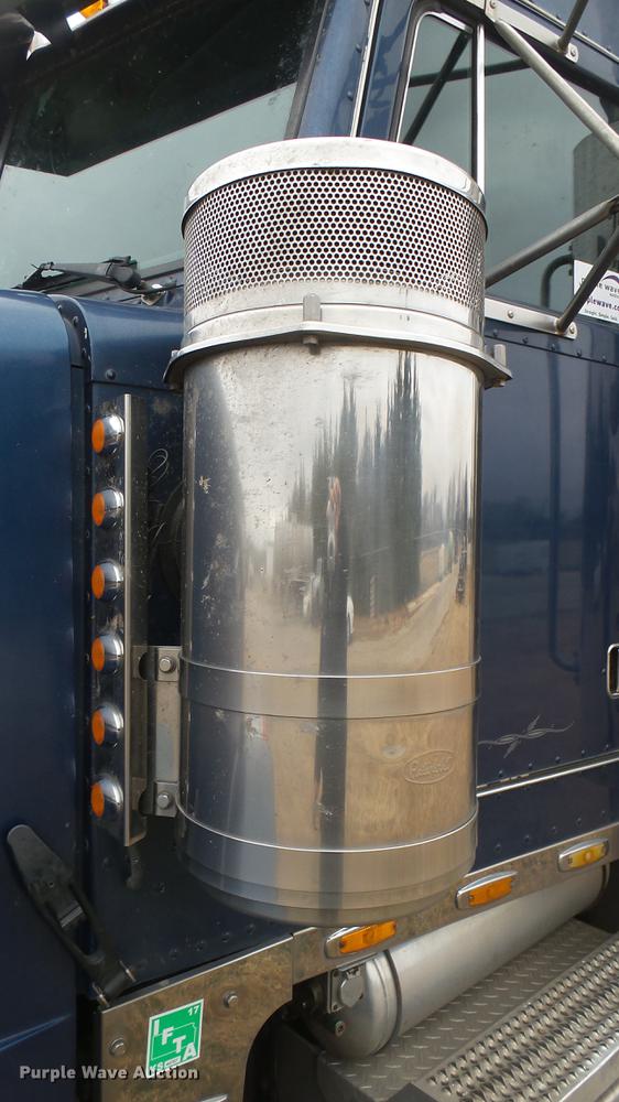 image for item DC1898 2000 Peterbilt 378 semi truck
