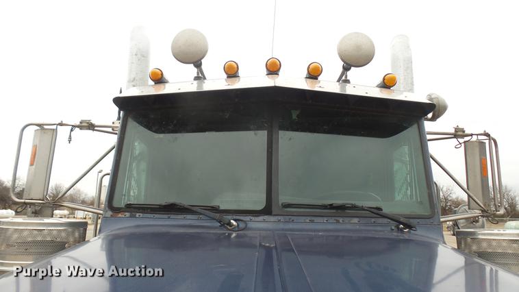 image for item DC1898 2000 Peterbilt 378 semi truck