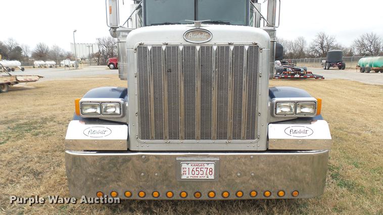 image for item DC1898 2000 Peterbilt 378 semi truck