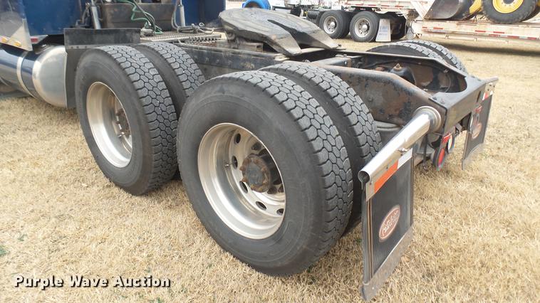 image for item DC1898 2000 Peterbilt 378 semi truck