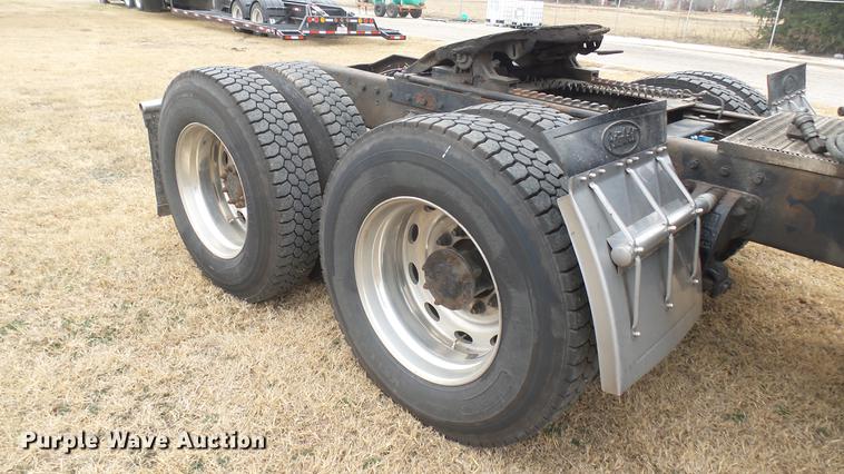 image for item DC1898 2000 Peterbilt 378 semi truck