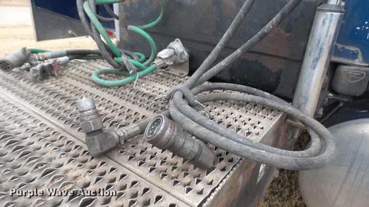 image for item DC1898 2000 Peterbilt 378 semi truck