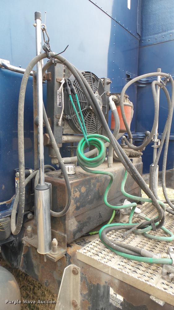 image for item DC1898 2000 Peterbilt 378 semi truck