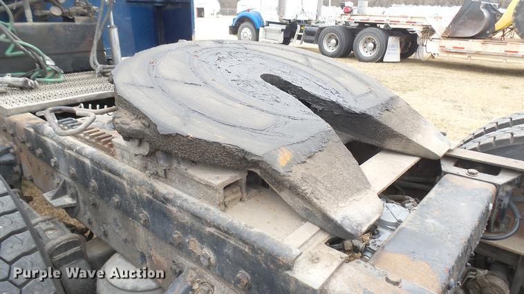 image for item DC1898 2000 Peterbilt 378 semi truck