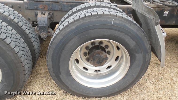 image for item DC1898 2000 Peterbilt 378 semi truck